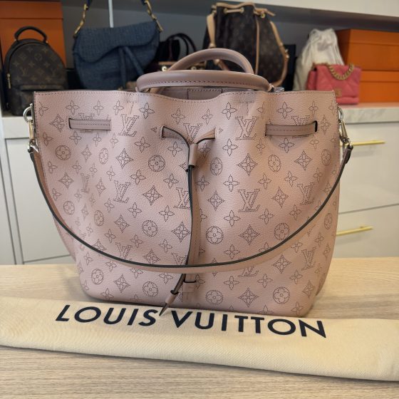 Louis Vuitton Silk Clutch Bags for Women, Authenticity Guaranteed