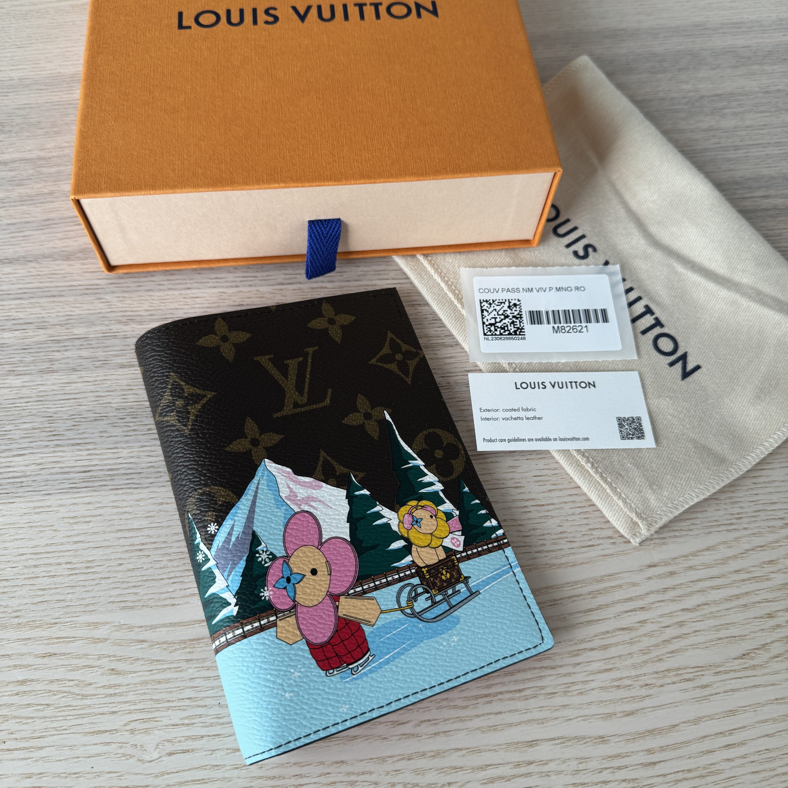 Louis Vuitton Monogram Passport Cover Christmas Animation 2023