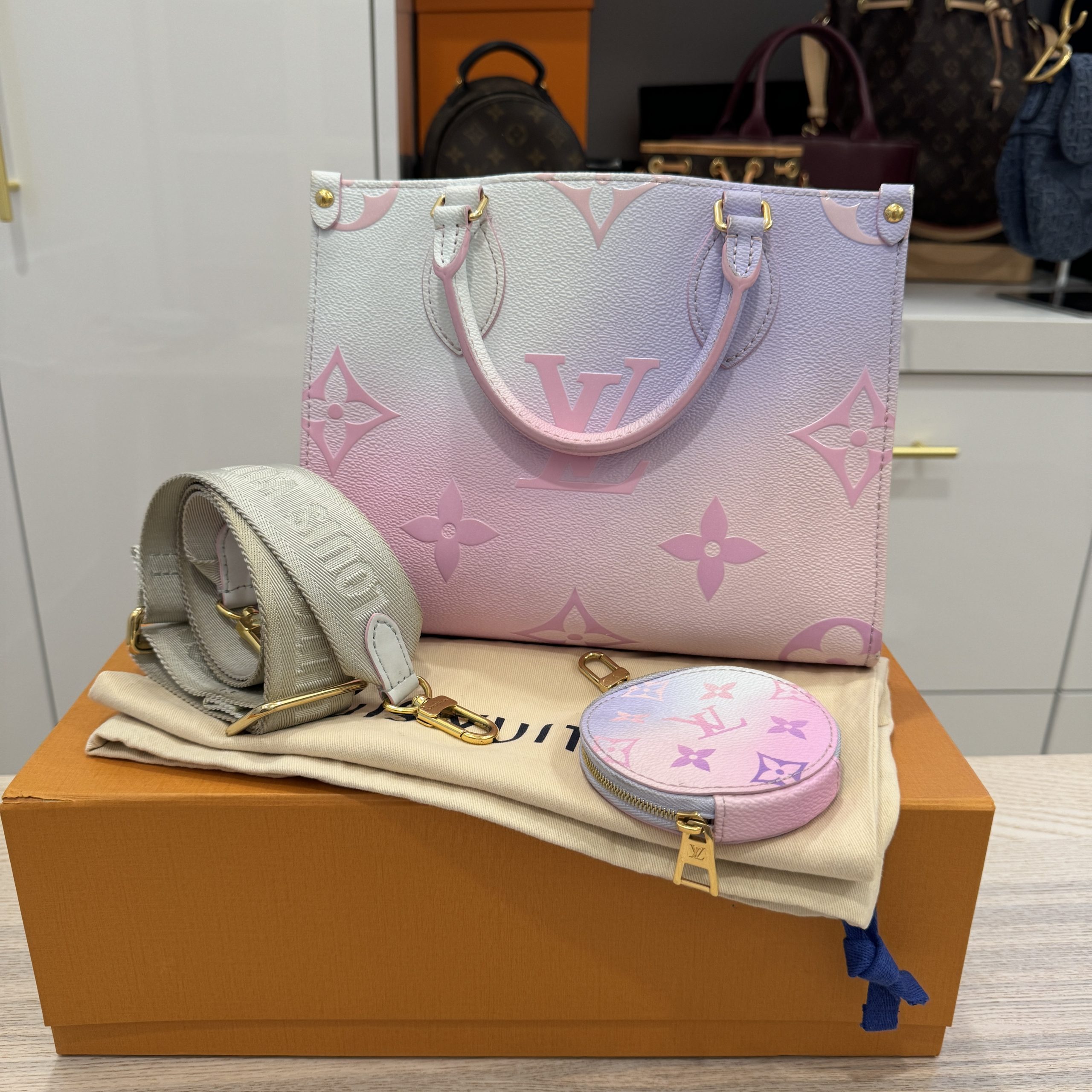 LOUIS VUITTON Monogram Giant Spring In The City Onthego PM Sunrise