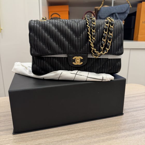 preowned chanel hand bags