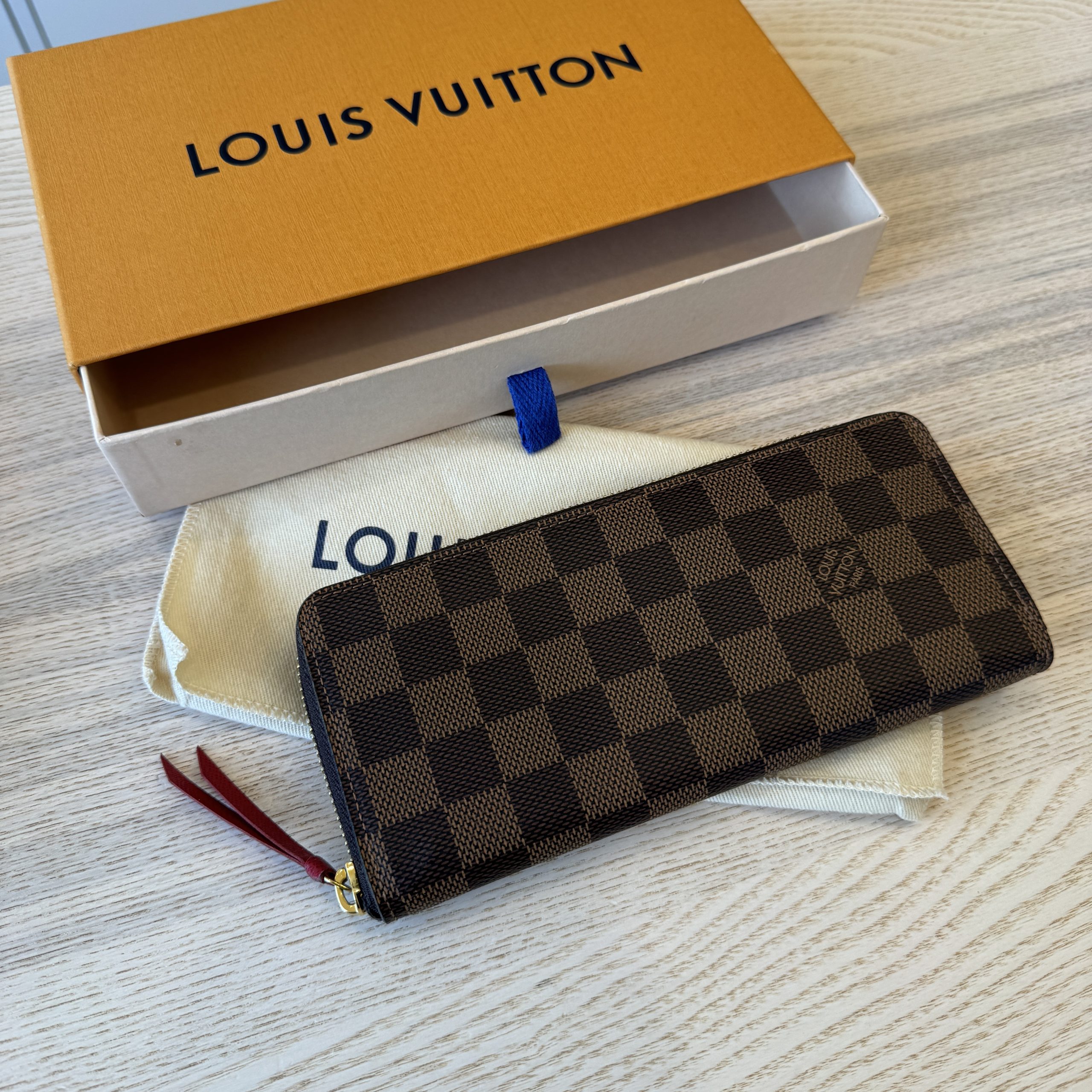 Louis vuitton clemence wallet damier azur white online
