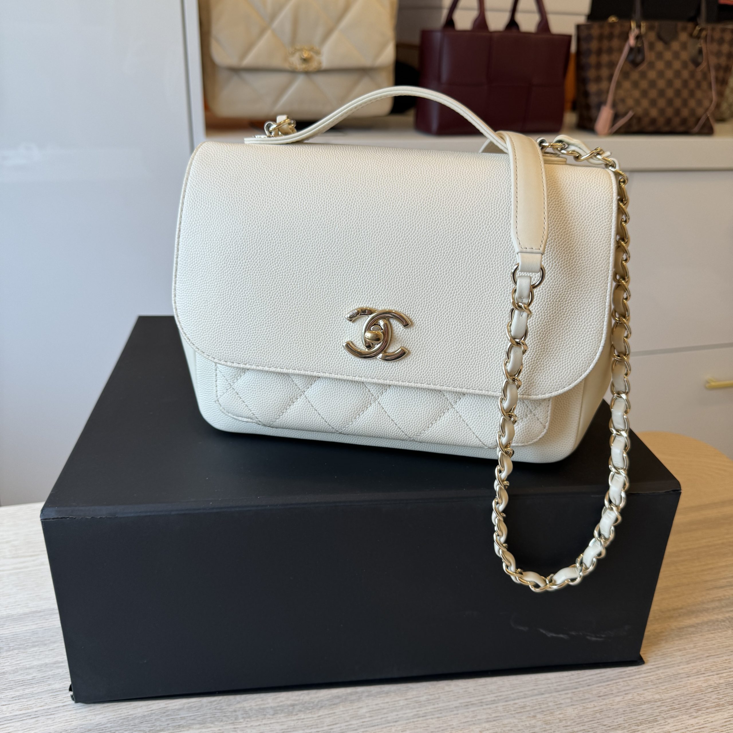 *希少*【CHANEL】 ビジネスアフィニティS ホワイト CHANEL ビジネスアフィニティ ショッピングバッグ - メルカリ