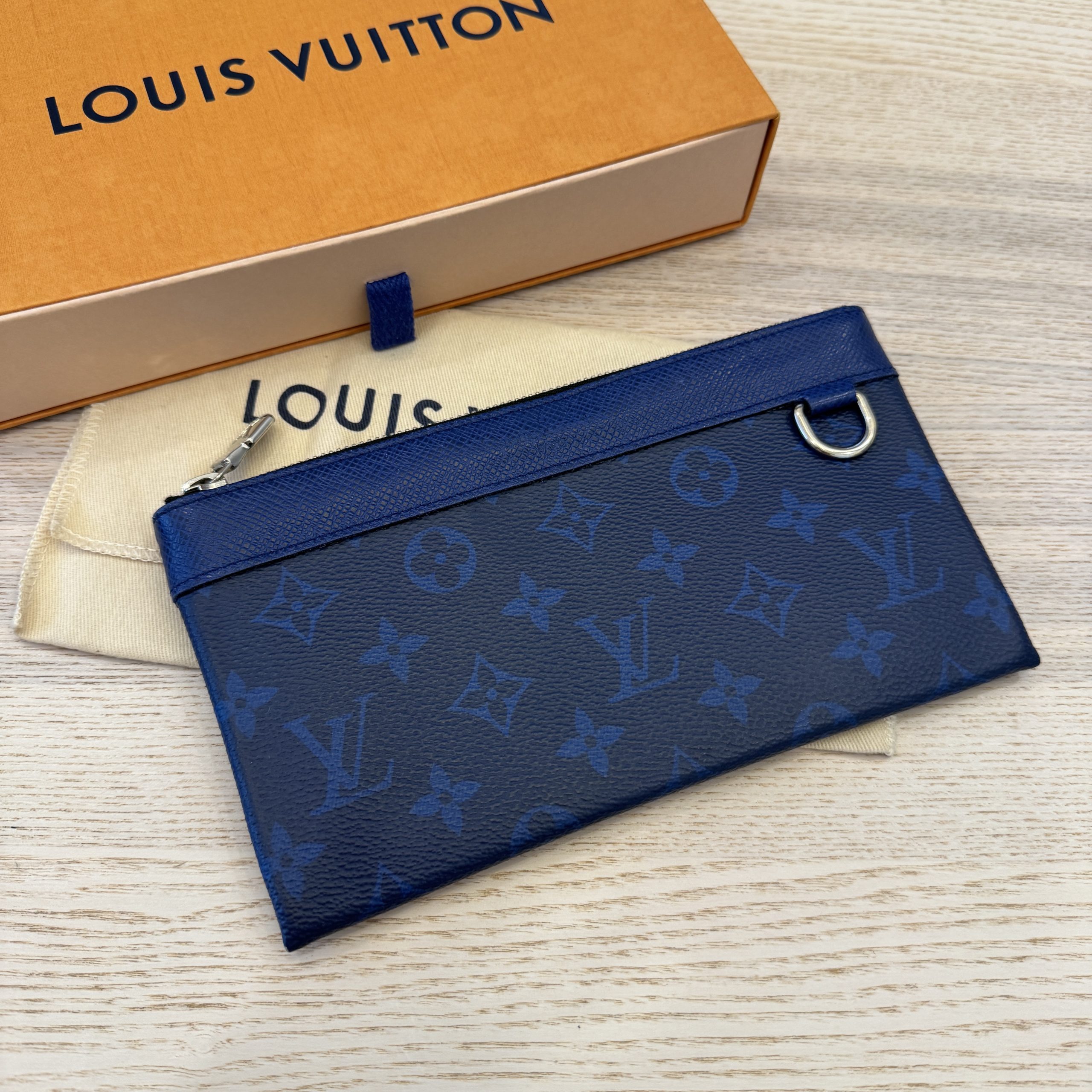 LOUIS VUITTON Pochette Discovery PM Taigarama Pouch