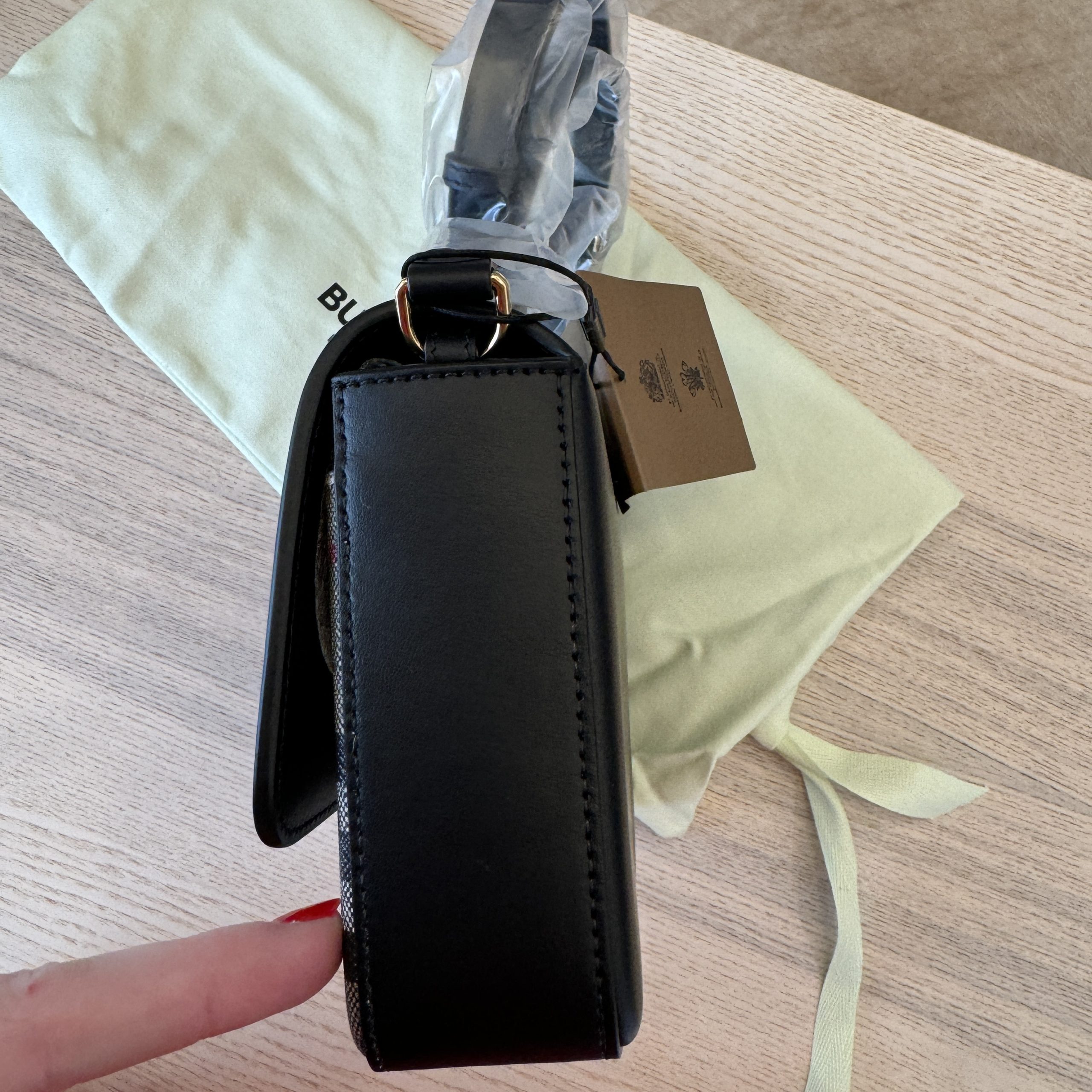 ☆関税込☆BURBERRY★HAMPSHIRE チェッククロスバック★ブラック 楽天市場】【新品 正規品】バーバリー BURBERRY HAMPSHIRE