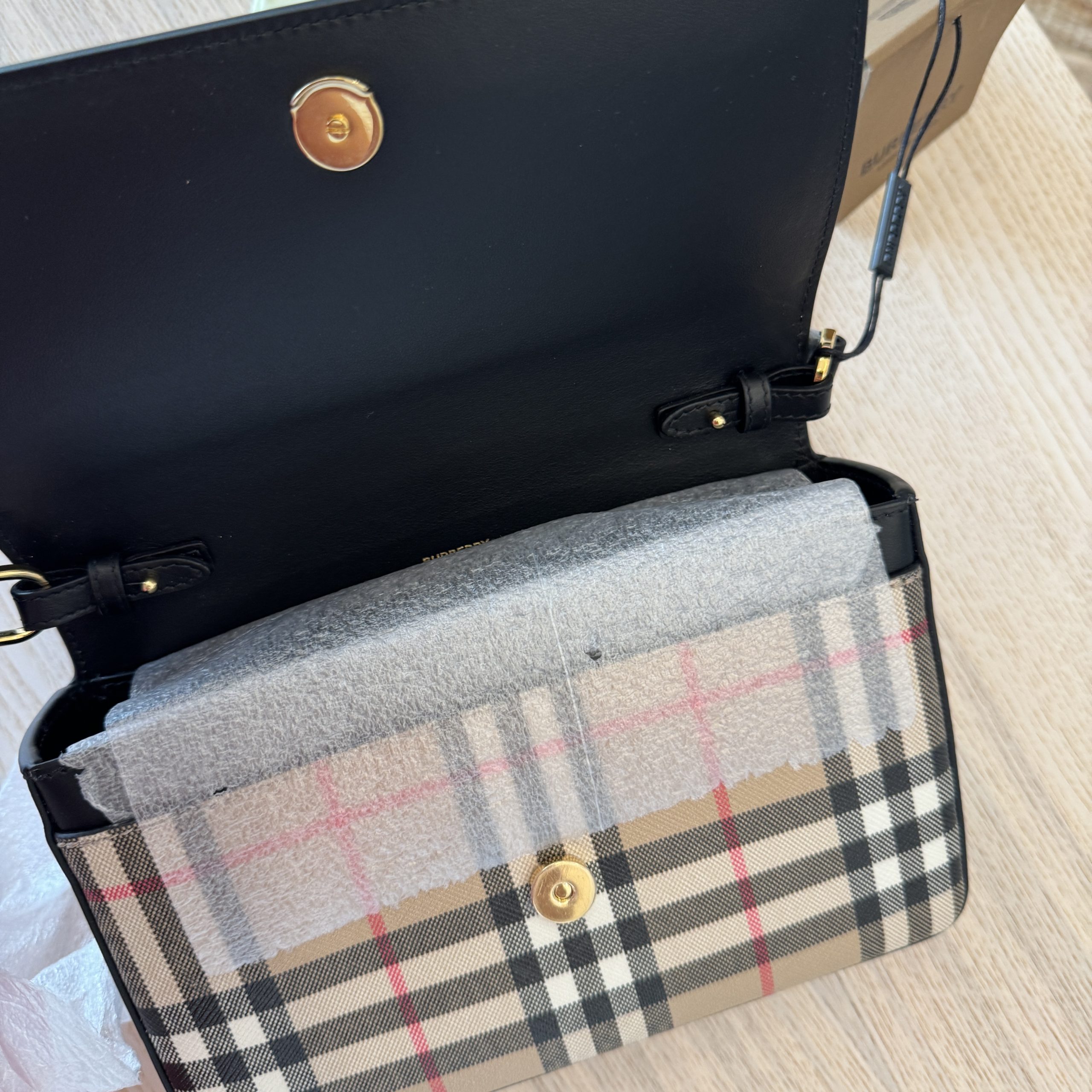 ☆関税込☆BURBERRY★HAMPSHIRE チェッククロスバック★ブラック Burberry Hampshire Crossbody House Check Black Leather New