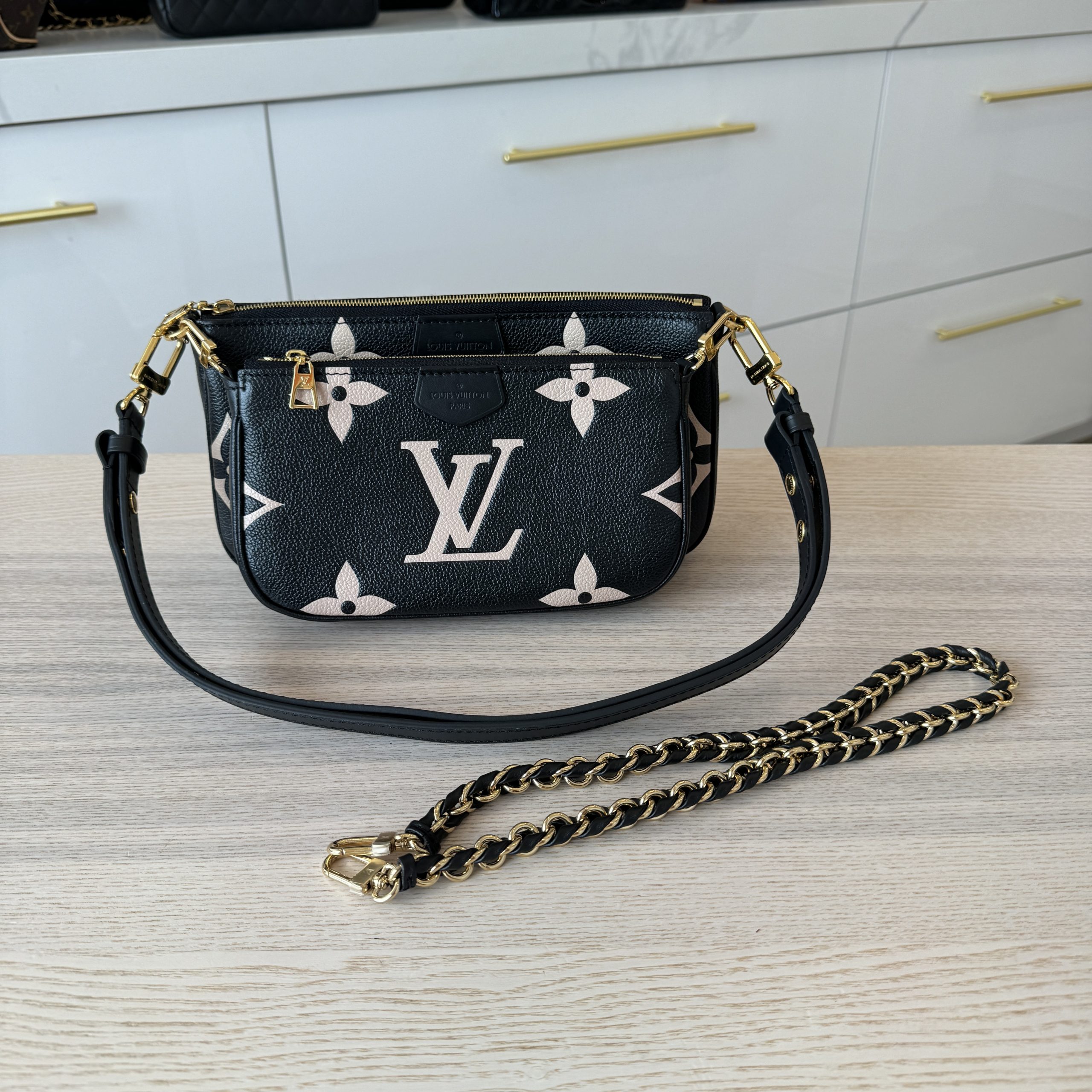 Black louis vuitton multi pochette online