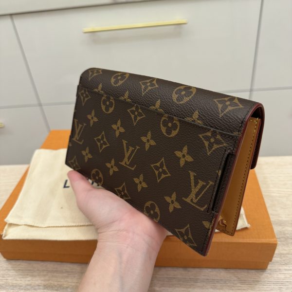 Louis Vuitton Monogram S Lock Belt Pouch MM - Image 7