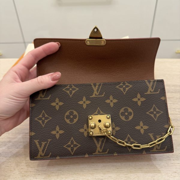 Louis Vuitton Monogram S Lock Belt Pouch MM - Image 4