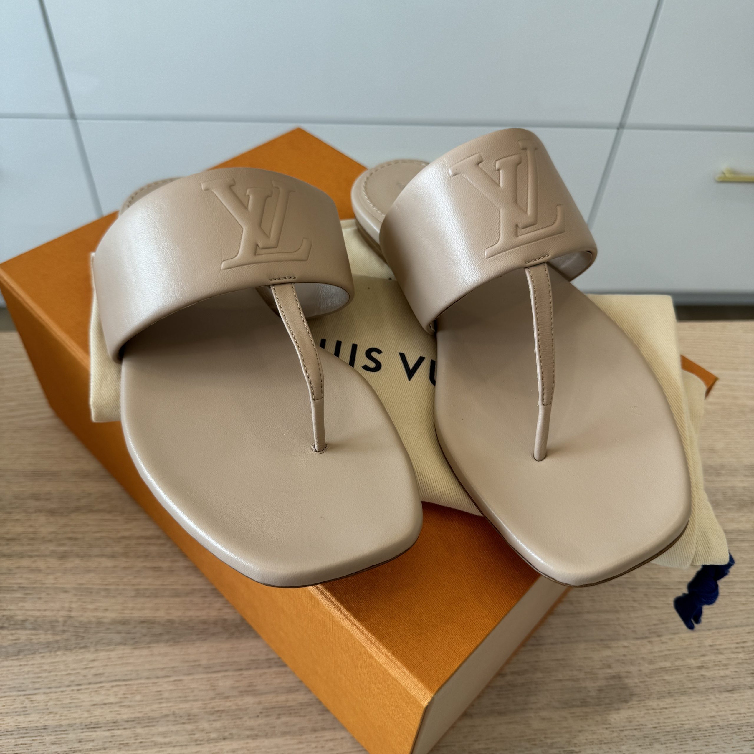 Used louis vuitton sandals hotsell