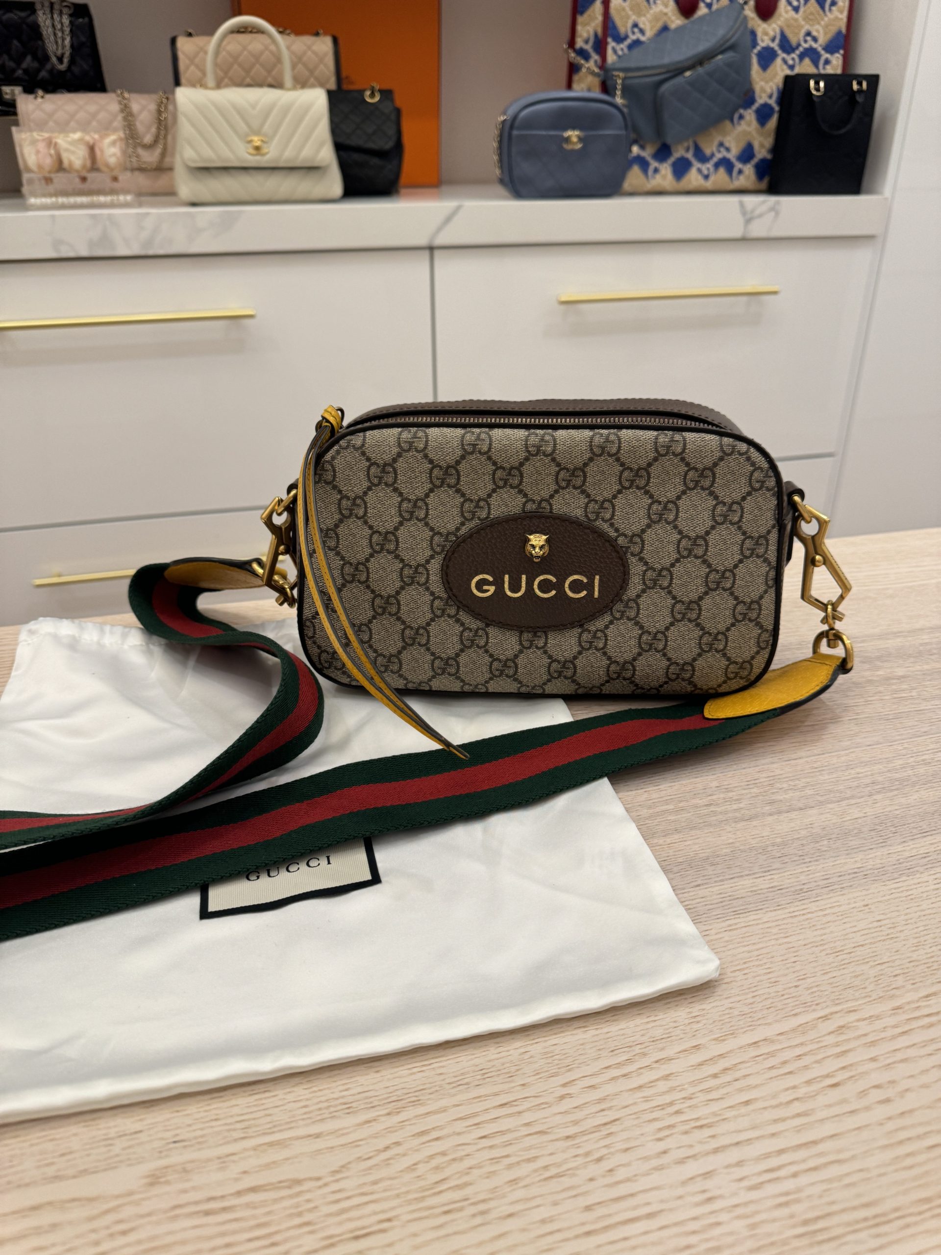 【GUCCI】 GUCCI NEO VINTAGE GG SUPREME SHOULDER BAG Authentic Gucci Neo Vintage GG Supreme Messenger Bag Camera
