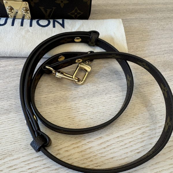 Louis Vuitton Monogram Pochette Métis East West