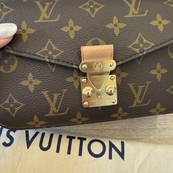 Louis Vuitton Monogram Pochette Métis East West