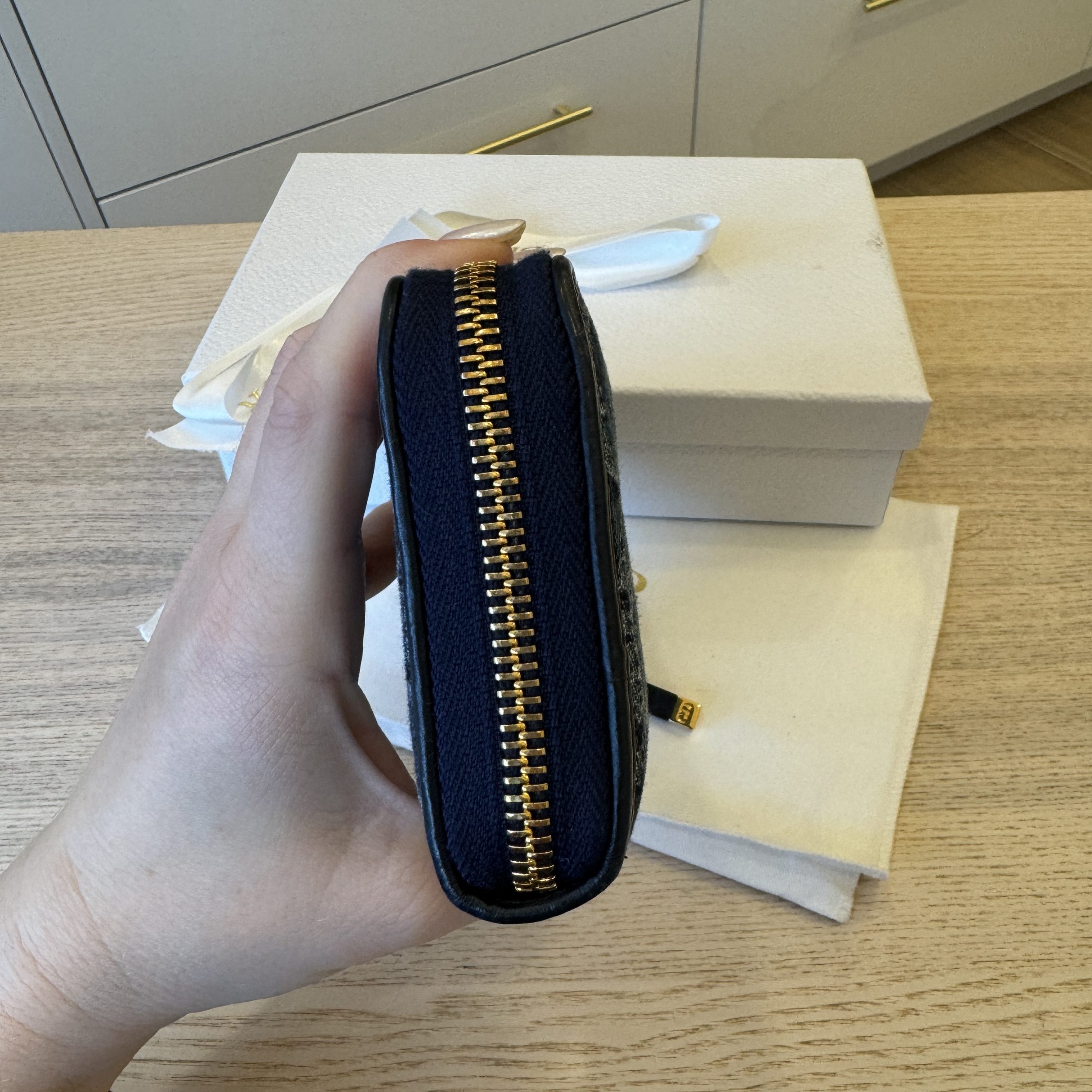 ★Dior★30 Montaigne Voyageur ロングウォレット デニム 30 Montaigne Voyageur Slim Wallet Blue Dior Oblique Chambray