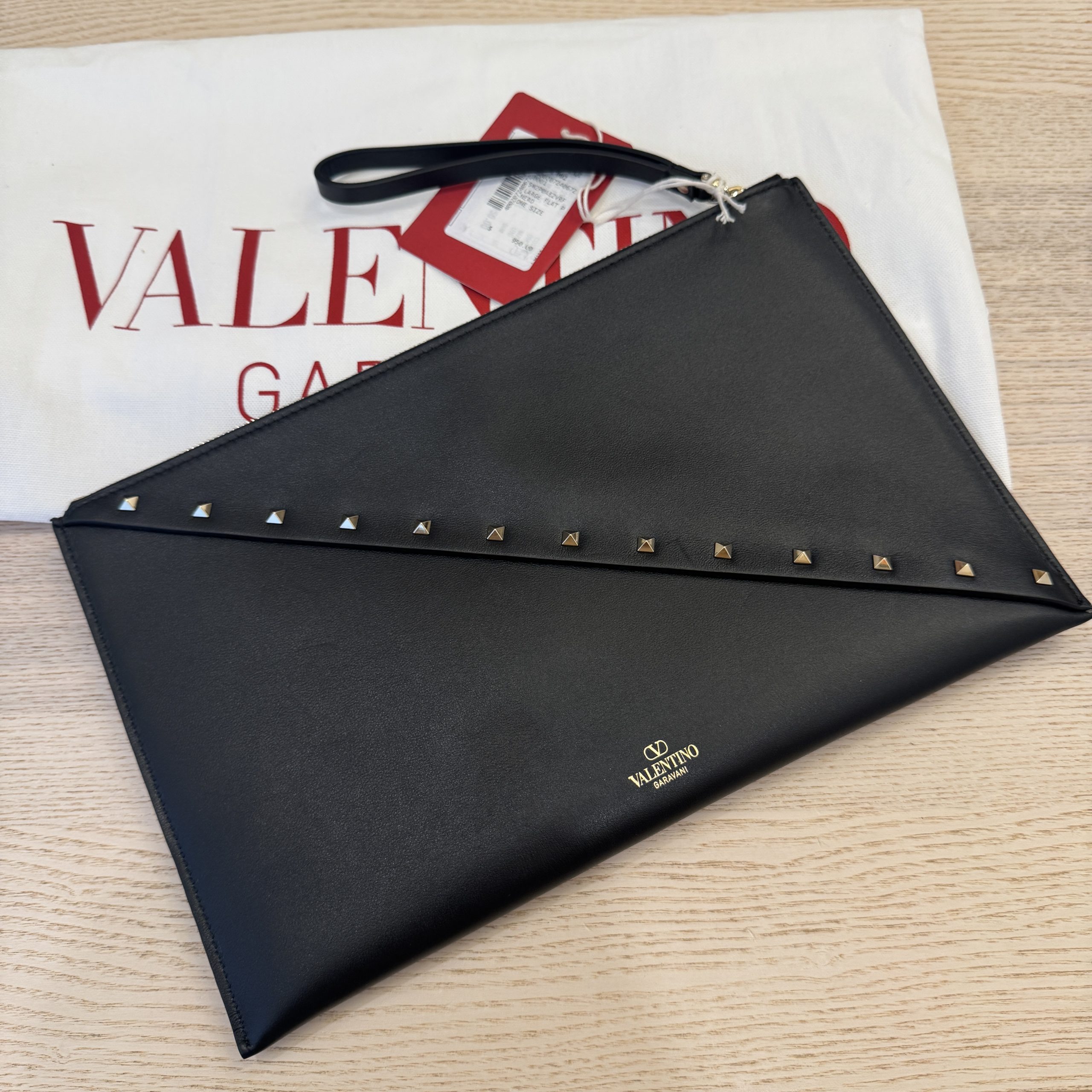 Valentino Gravami Rockstud Wispy Zip Pouch Black