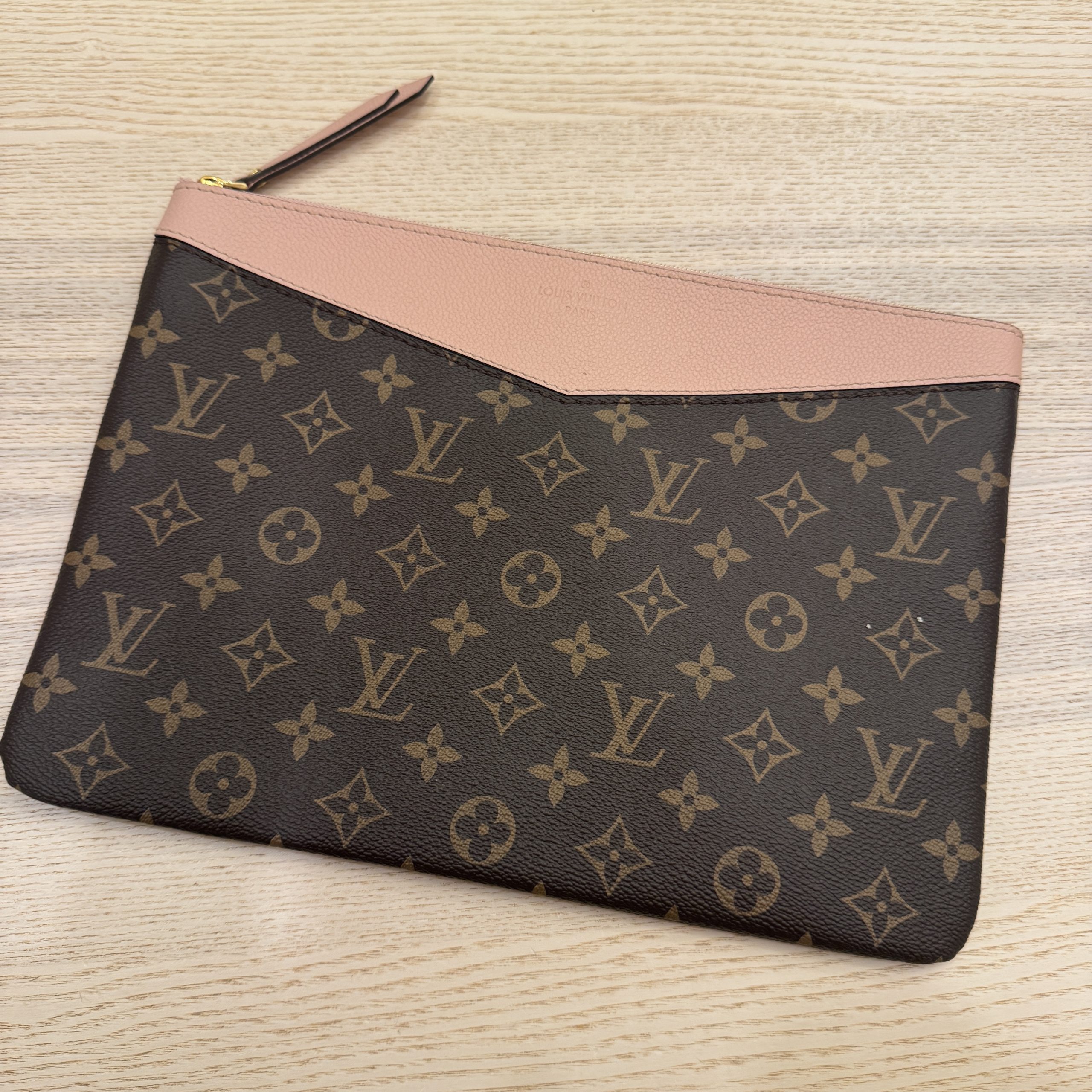 Louis Vuitton Monogram Daily Pouch Rose Poudre