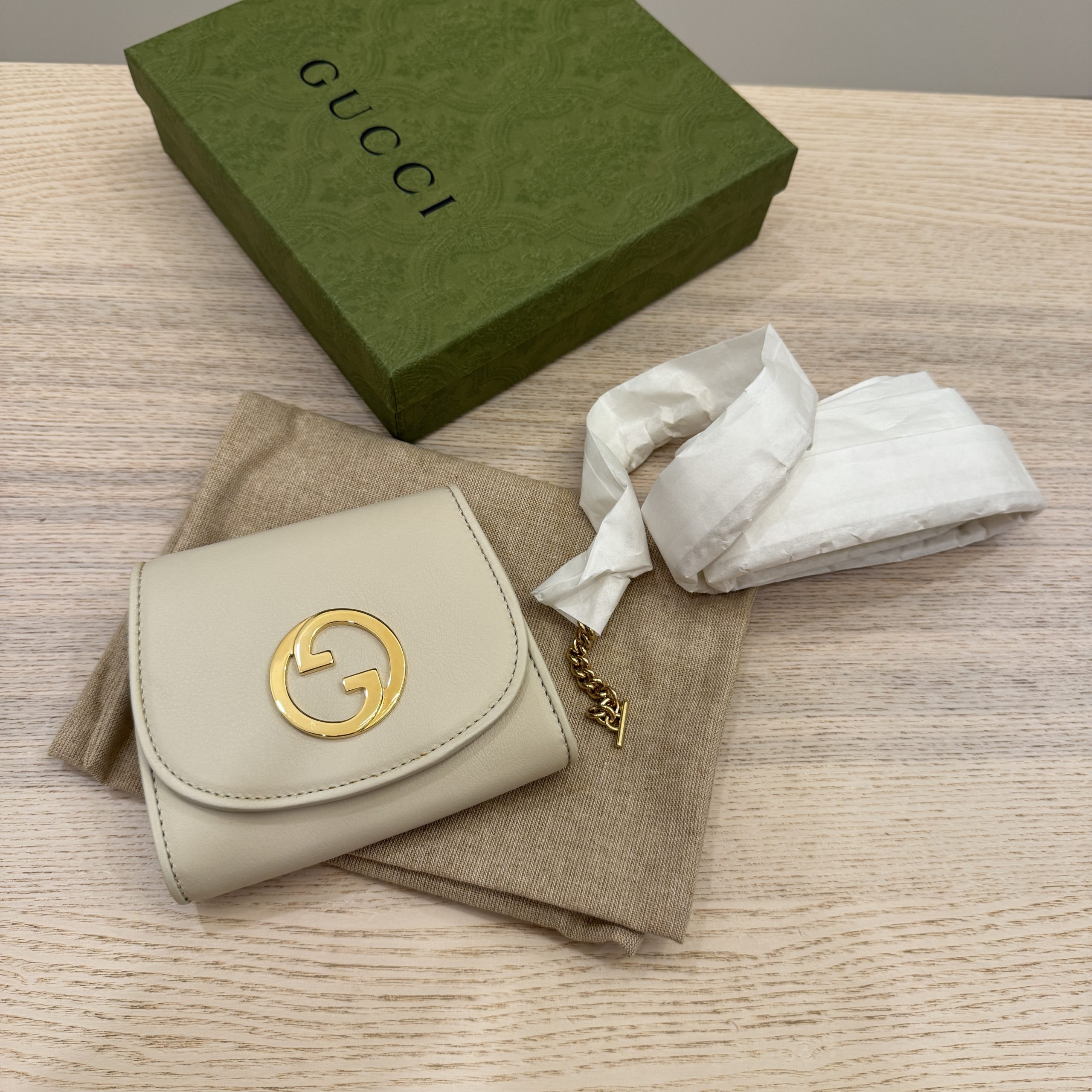 Gucci Blondie Medium Chain Wallet in Ivory Leather with Gold-Tone Hardware