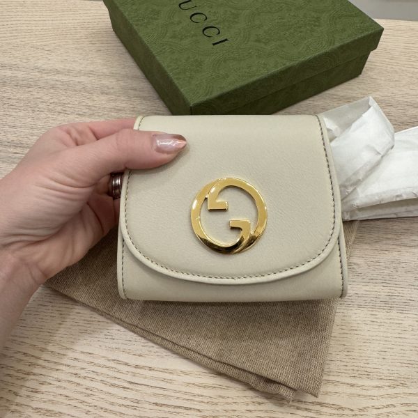 Gucci Blondie Medium Chain Wallet in Ivory Leather with Gold-Tone Hardware