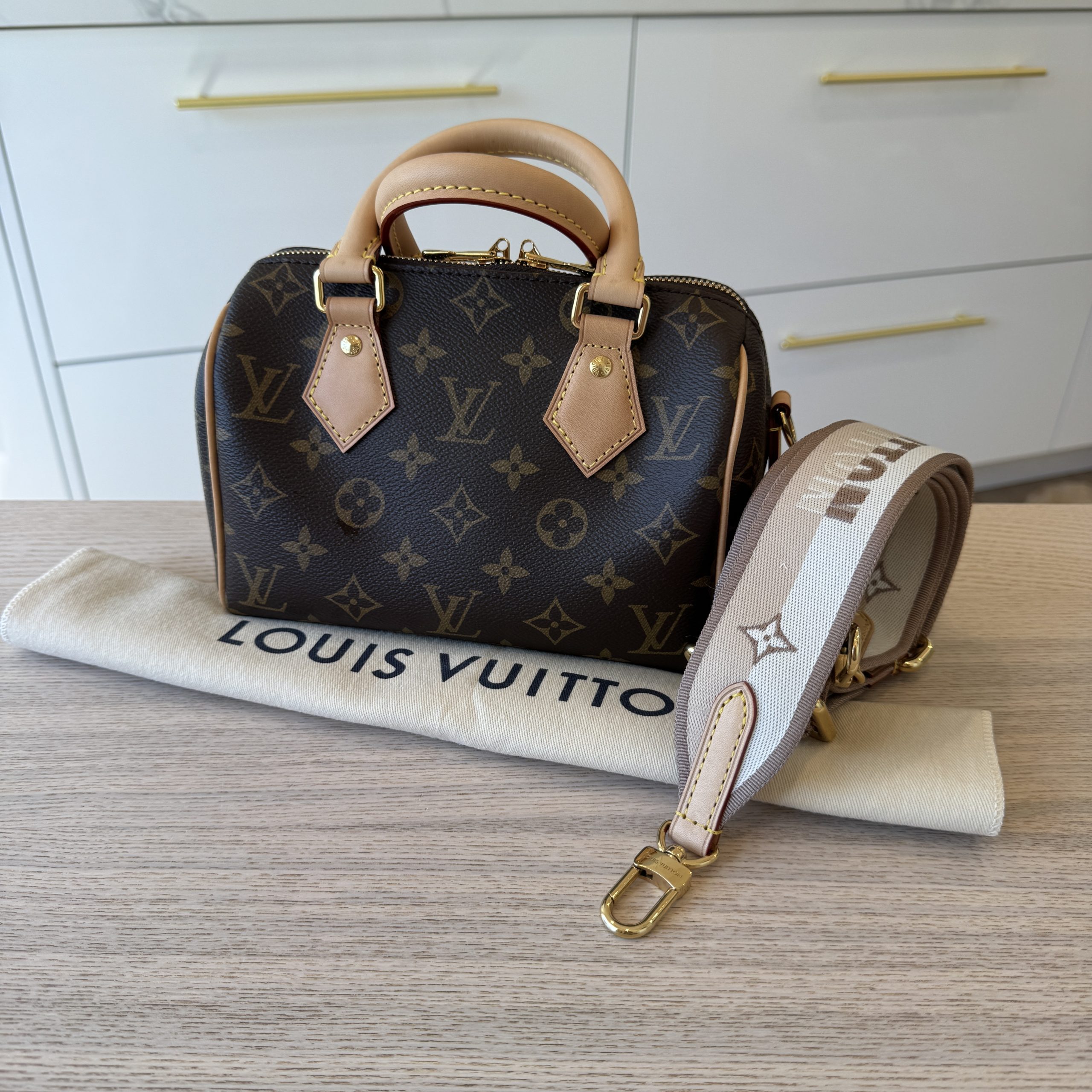 Louis Vuitton Monogram Speedy 20 Bandouliere Beige
