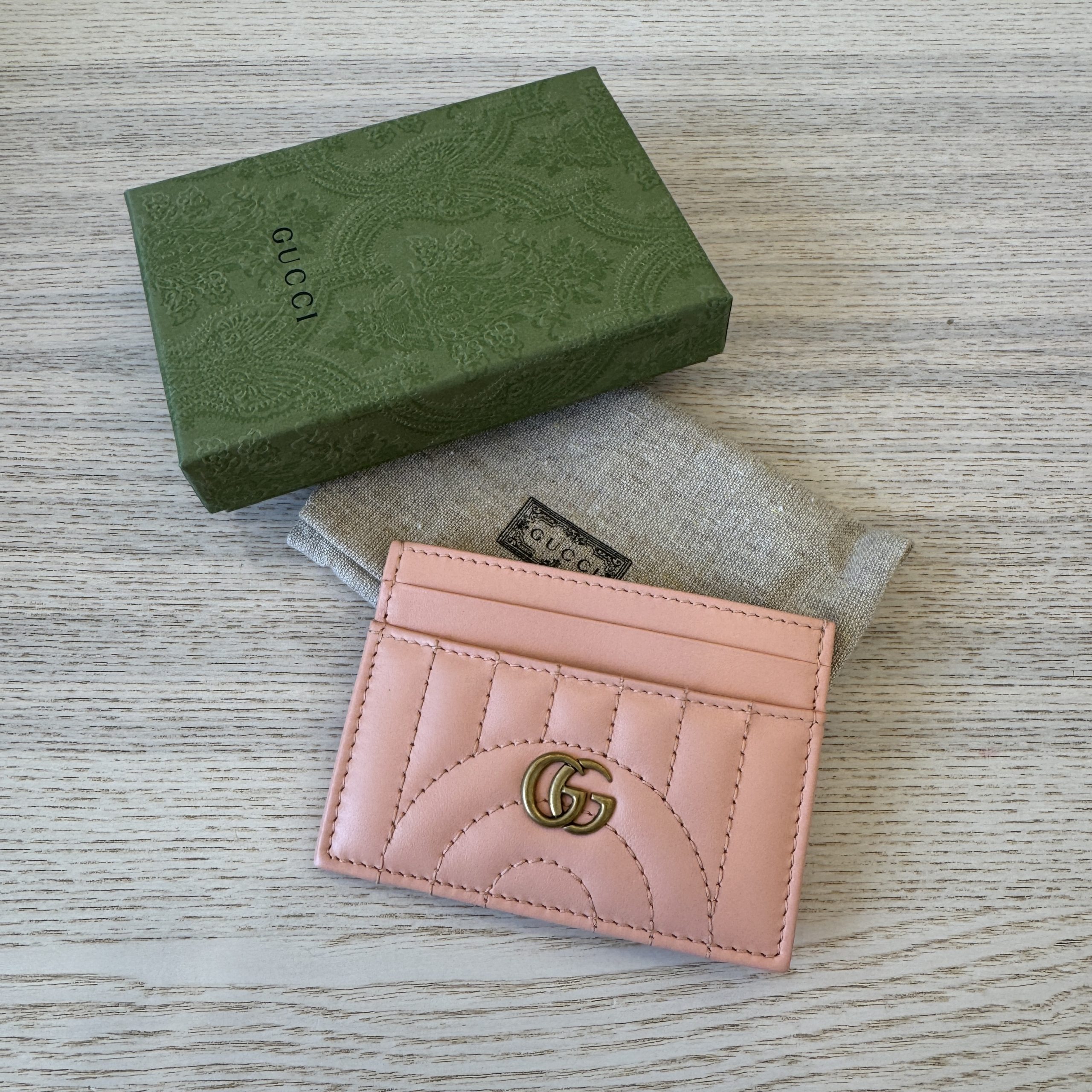 Gucci Calfskin Matelasse GG Marmont Card Holder