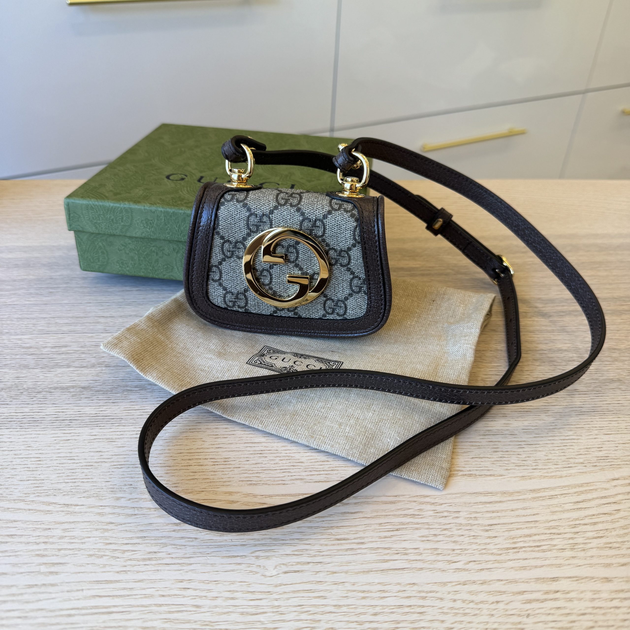 Gucci GG Supreme Monogram Textured Dollar Calfskin Blondie Card Case Wallet with Strap Beige Ebony New Acero