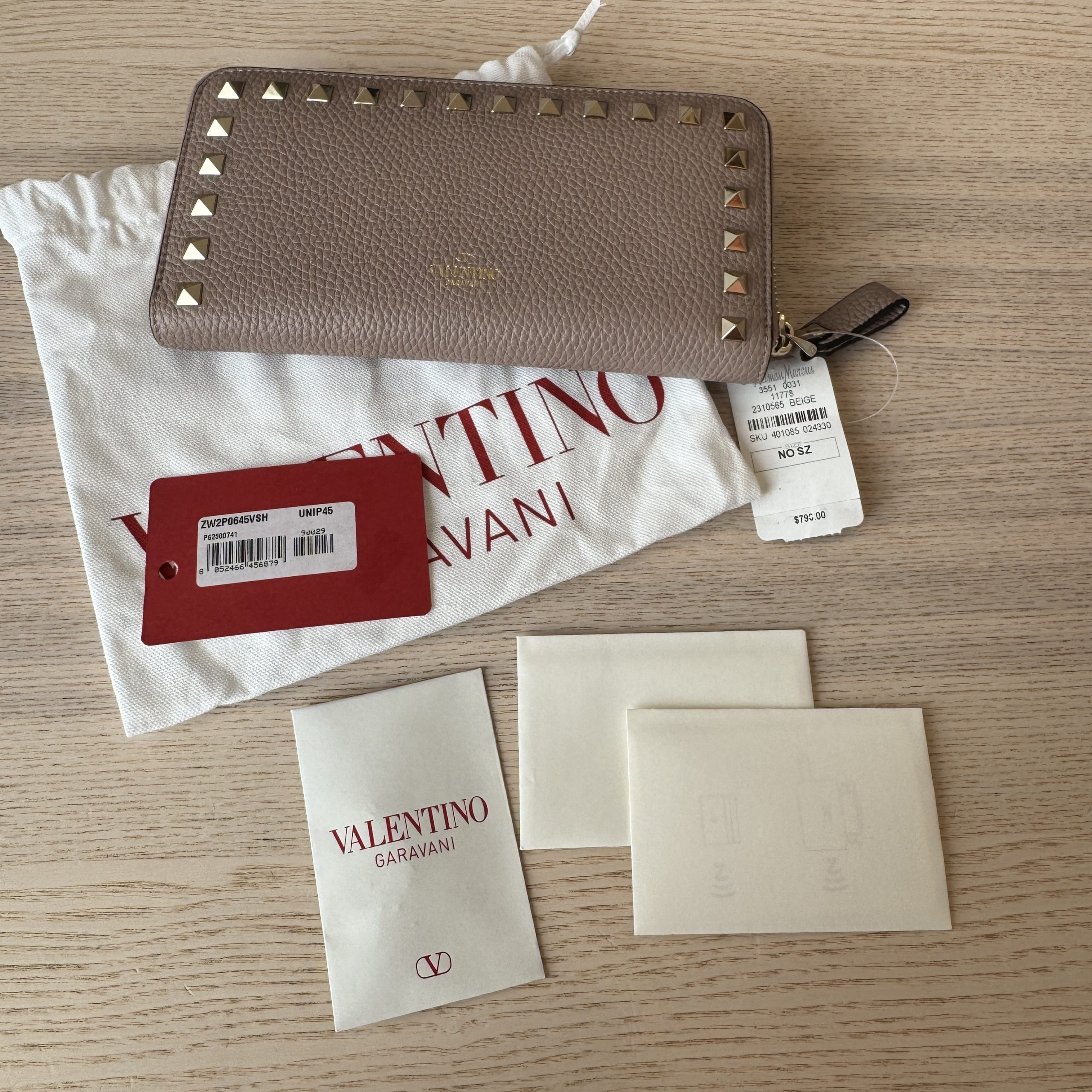 Valentino Rockstud Grainy Calfskin Zippered Wallet Beige