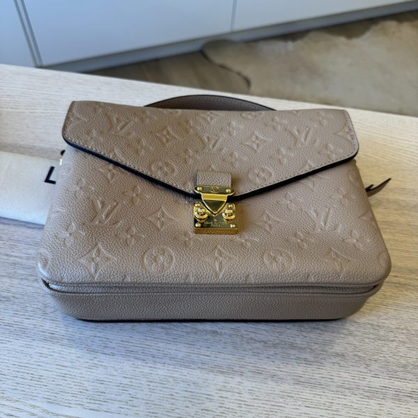 Louis Vuitton Empreinte Pochette Metis Beige
