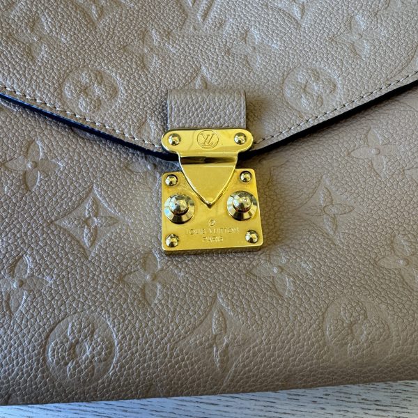 Louis Vuitton Empreinte Pochette Metis Beige