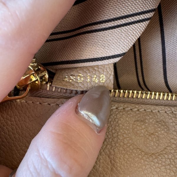 Louis Vuitton Empreinte Pochette Metis Beige