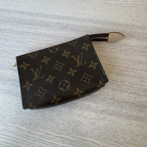 Louis Vuitton Monogram Toiletry 15