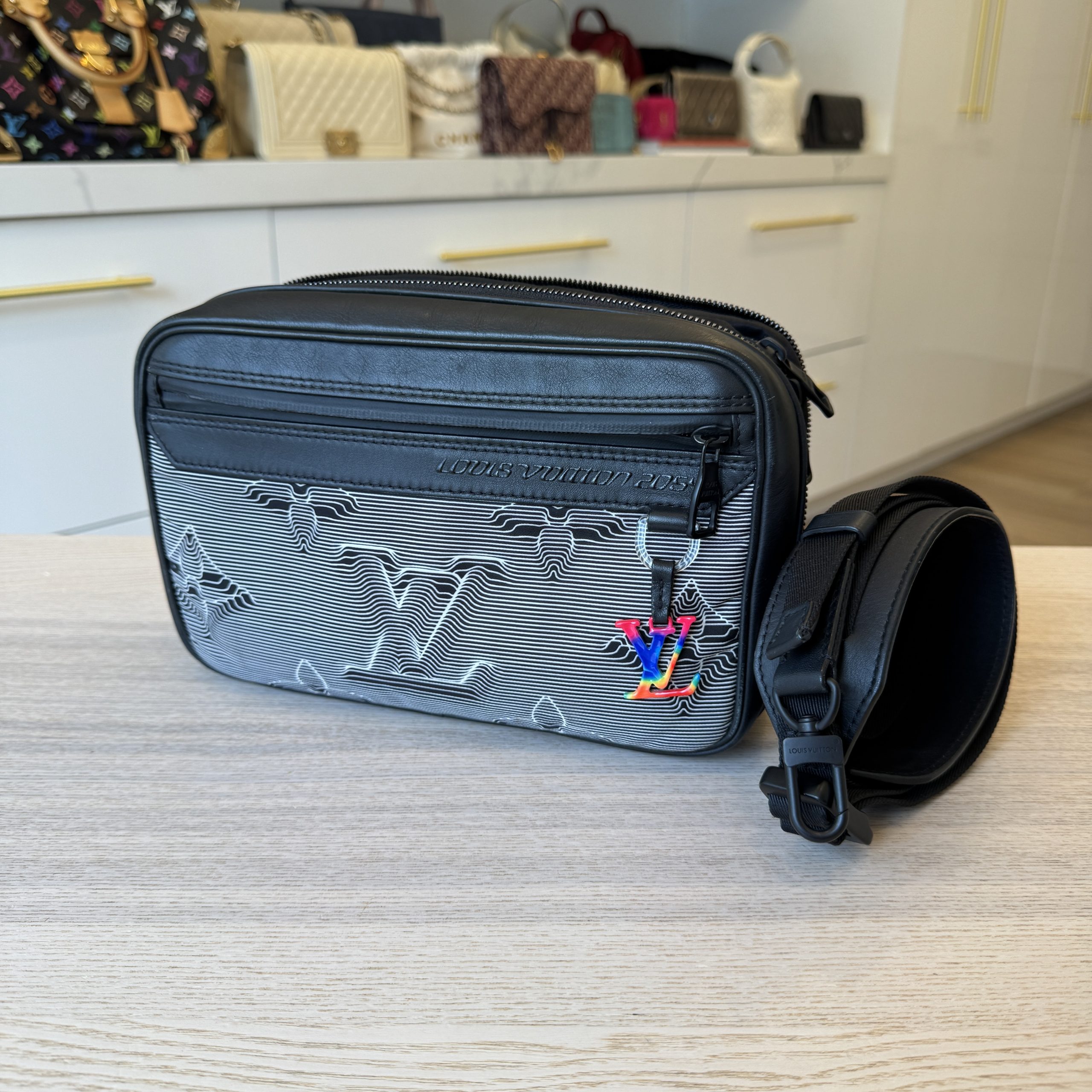 Louis Vuitton Expandable Messenger Bag Limited Edition 2054 Monogram Textile