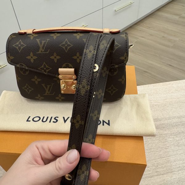 Louis Vuitton Monogram Pochette Métis East West