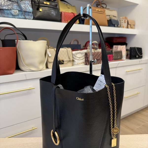 Chloe Spin Medium Tote in Shiny Grained Black