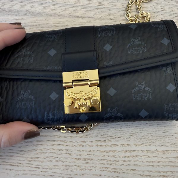 MCM Tracy Crossbody Wallet on Chain in Visetos