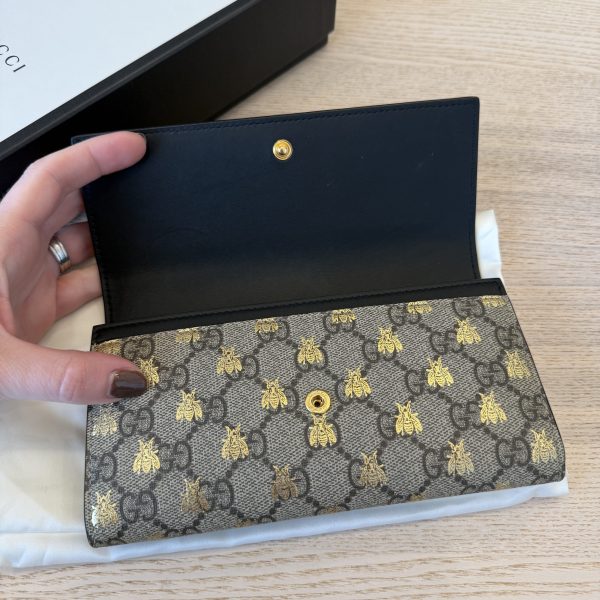 Gucci GG Supreme Monogram Bees Continental Wallet Beige Oro Black