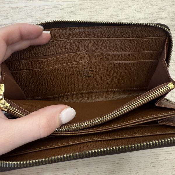 Louis Vuitton Monogram Zippy Wallet