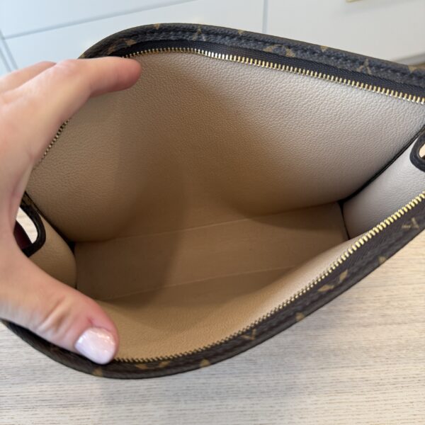 Louis Vuitton Monogram Toiletry 26