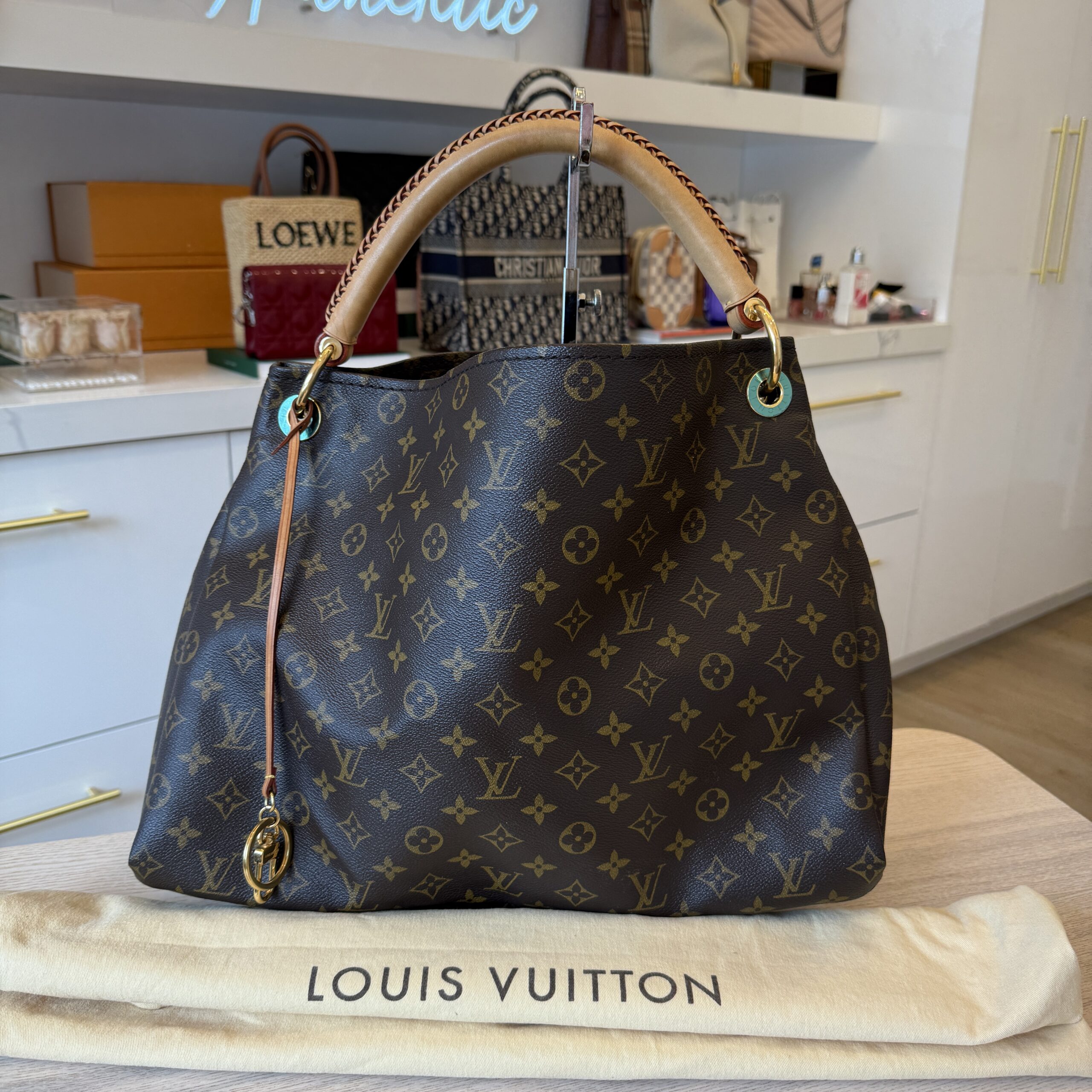 Louis Vuitton Monogram Artsy MM
