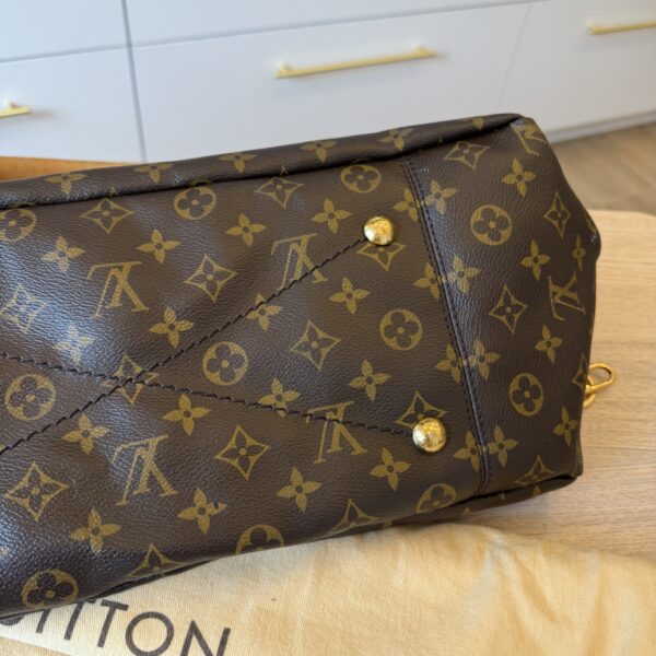 Louis Vuitton Monogram Artsy MM