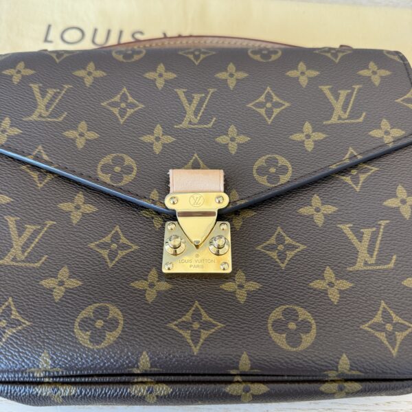 Louis Vuitton Monogram Pochette Metis