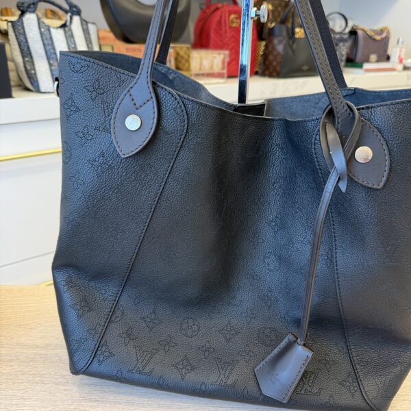 Louis Vuitton Hina Handbag Mahina Leather MM Black