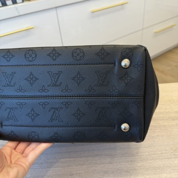 Louis Vuitton Hina Handbag Mahina Leather MM Black