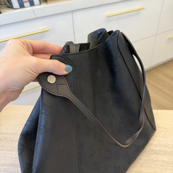 Louis Vuitton Hina Handbag Mahina Leather MM Black