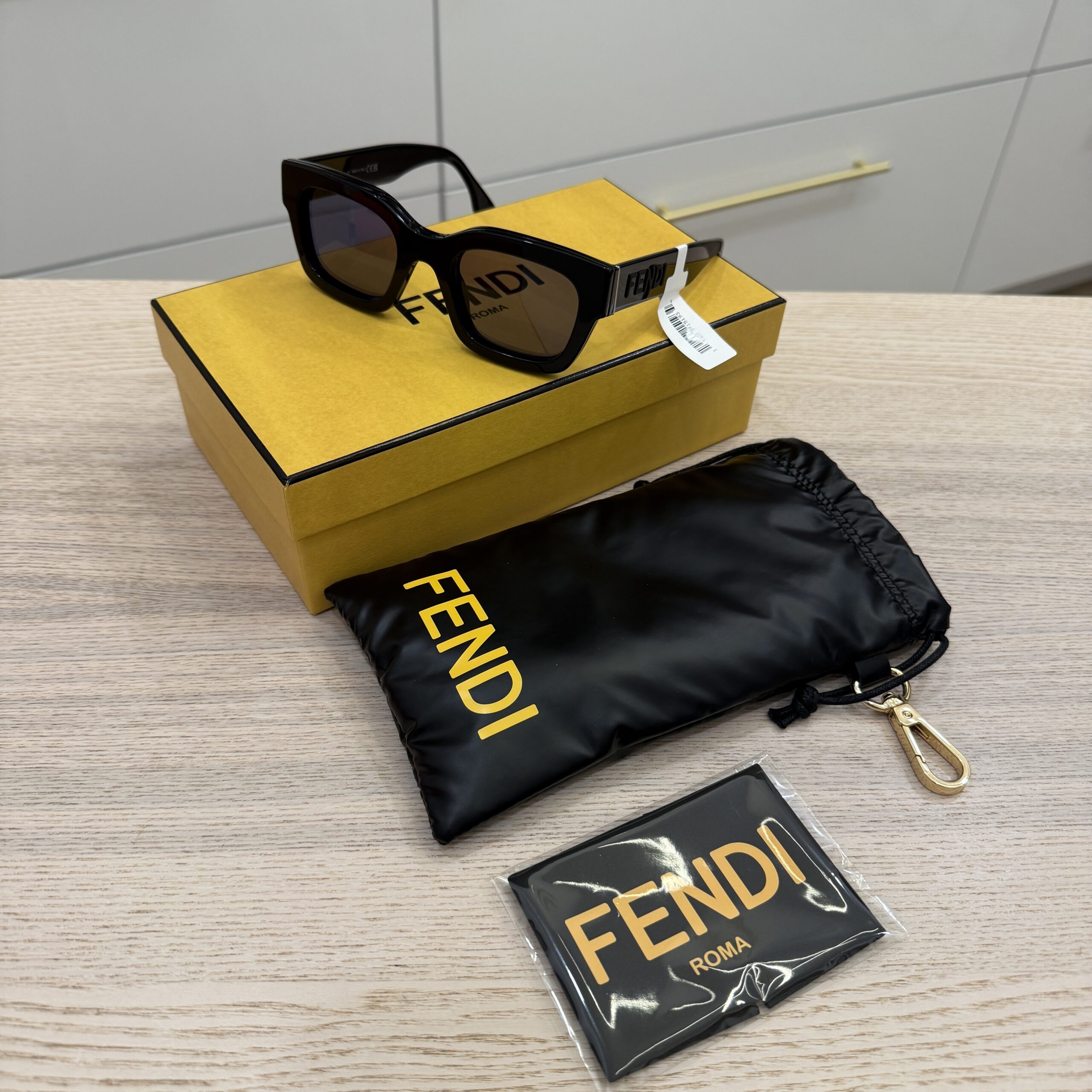 Fendi Signature Sunglasses Black