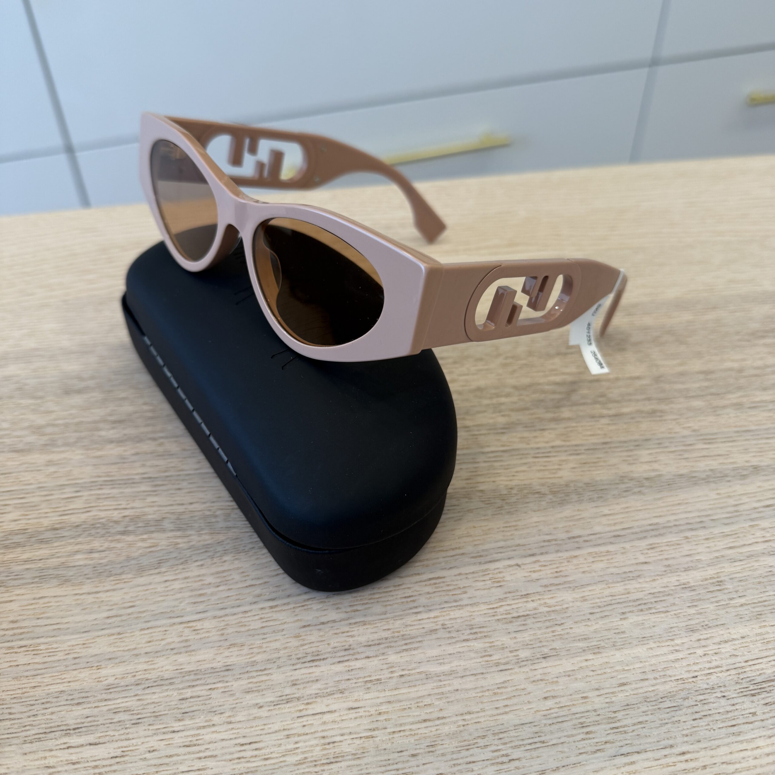 Fendi O’Lock Cat-Eye Sunglasses Pink