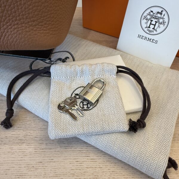 Hermes Taurillon Clemence Picotin Lock 18 PM Gold Silver Hardware