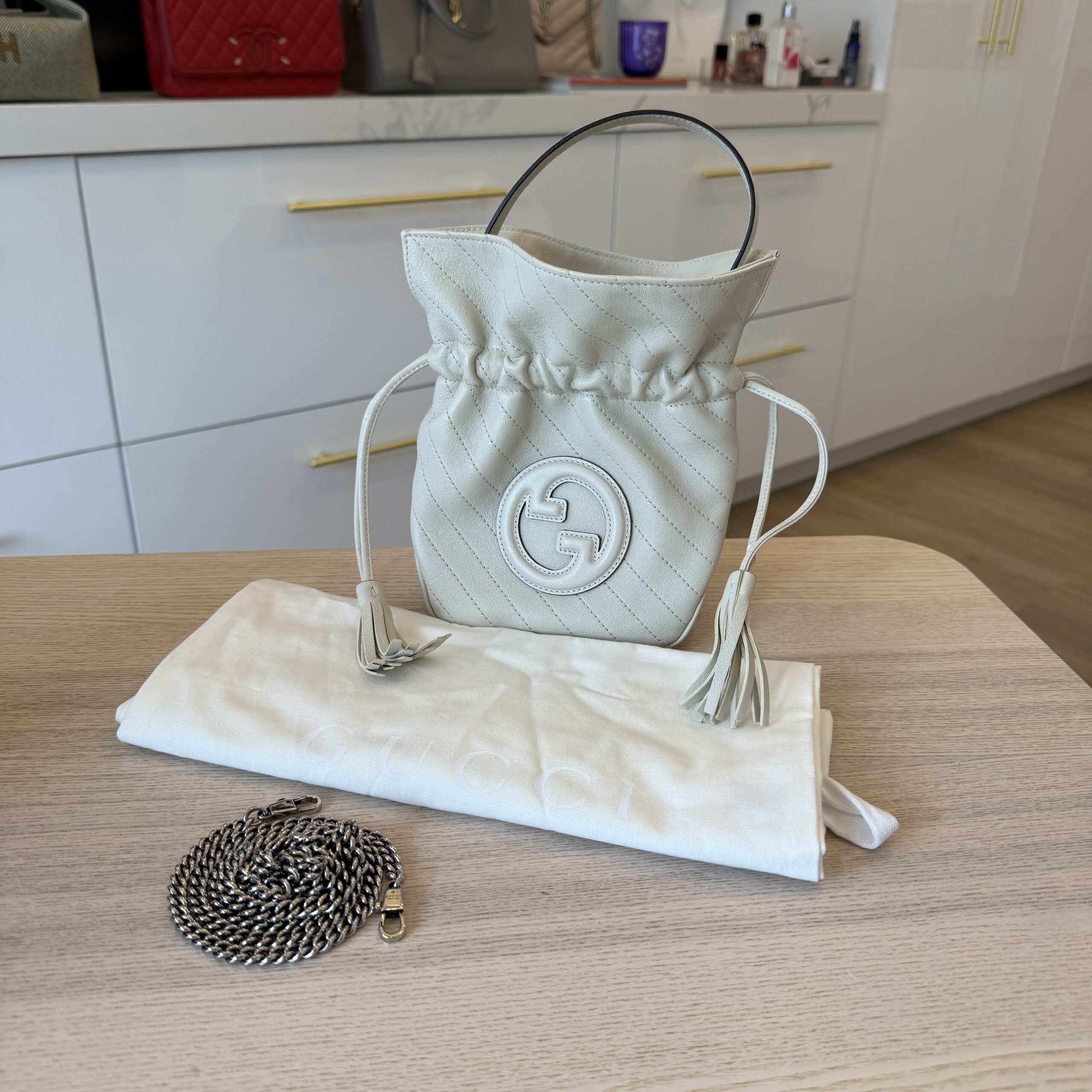 Gucci Blondie NM Bucket Bag Diagonal Quilted Leather Mini White