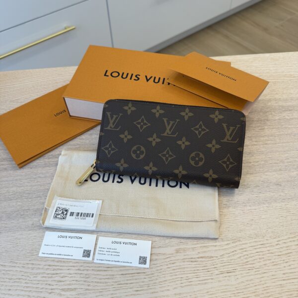 Louis Vuitton Monogram Zippy Wallet Pink Interior