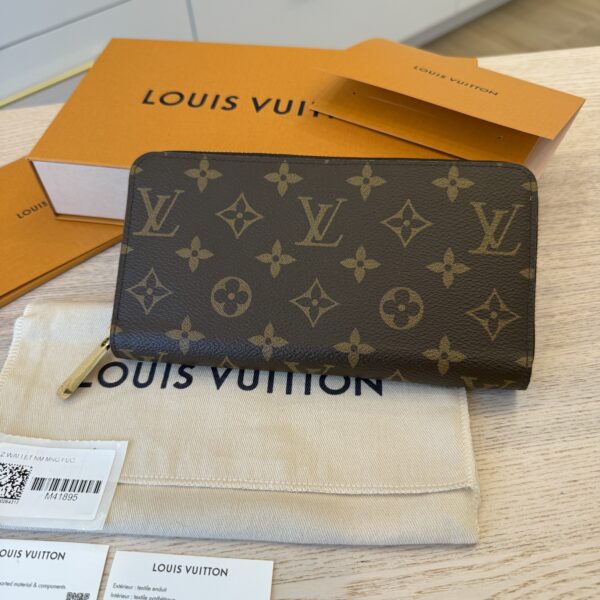 Louis Vuitton Monogram Zippy Wallet Pink Interior