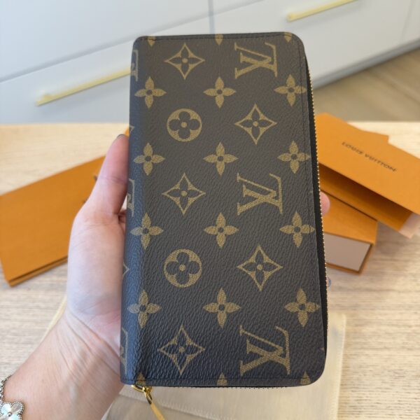 Louis Vuitton Monogram Zippy Wallet Pink Interior