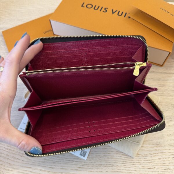Louis Vuitton Monogram Zippy Wallet Pink Interior